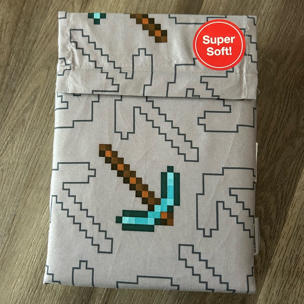 Jay Franco Minecraft Isometric Characters Twin Sheet Set - Super Soft and Cozy